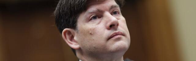 FCC Republican resigns, leaving agency with just two commissioners