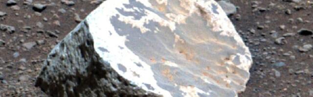 Tropical Storms Drenched Mars for Millions of Years, Strange Pale Rocks Suggest