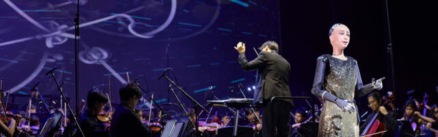 Live Hong Kong Concert Highlights How Creepy Humanoid Robots Really Are