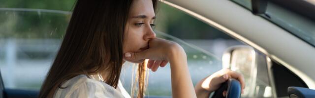 7 quiet behaviors that reveal a woman has given up on her dreams, according to psychology