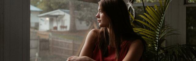 Psychology says people who were the “easy child” in their family didn’t actually have fewer needs — they just learned faster than their siblings that expressing those needs came at a cost