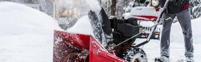 Here's How To Properly Use A Snow Blower On Your Driveway, According To The Experts