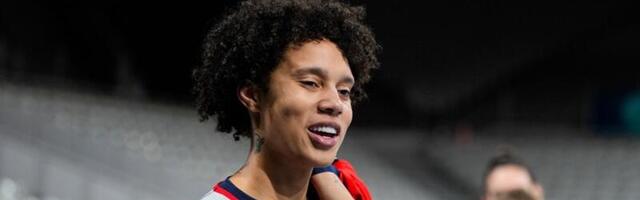 US women’s basketball team arrives at Olympics via train from London