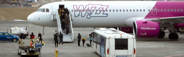 Airline stocks are dropping as Trump's Hormuz blockade intensifies fears of a jet fuel shortage