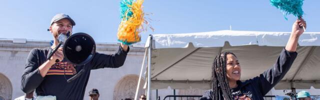 Photos: Watch Steph and Ayesha Curry surprise Oakland Marathon runners