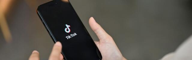 Social Media Might Not Be Rotting Our Brains as Much as We Think, Twin Study Finds Social Media Might Not Be Rotting Our Brains as Much as We Think, Twin Study Finds