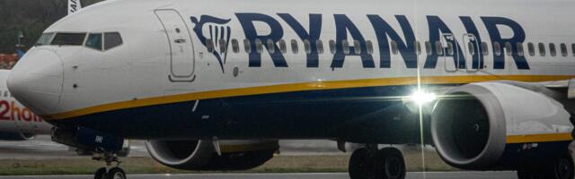 Passengers on a Ryanair flight to Tenerife were injured when the plane hit turbulence