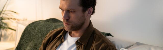 Psychology says the unhappiest men in any room aren’t the ones who complain — they’re the ones who’ve become so skilled at performing contentment that they’ve lost the ability to locate their own actual feelings beneath the performance