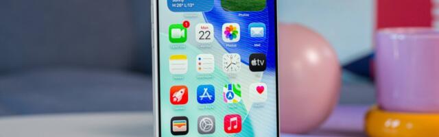 Samsung is saving its best displays for iPhones, not Galaxies