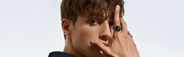Rogbid Fusion is a miniature smartwatch that fits on your finger