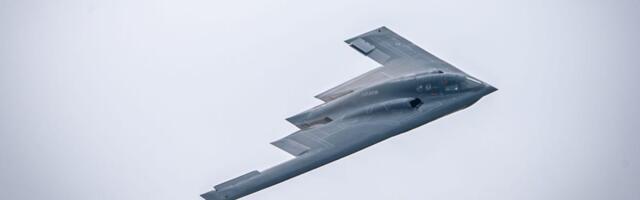 What's it like to fly a B-2 bomber for 2 days straight? Here's what record-holding pilots say.