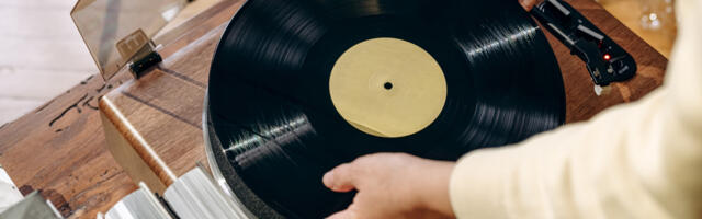 5 Reasons Why Audiophiles Prefer Turntables To Record Players