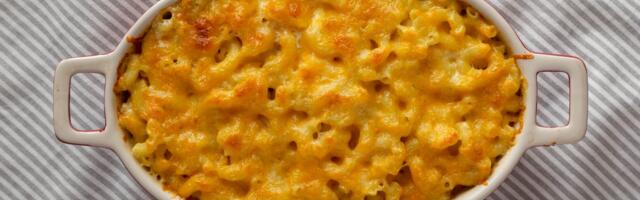I've been a chef for 15 years. Here are my 9 tips for making the best mac and cheese.