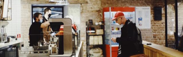 Как мы нашли утекающую маржу в сети кофеен на 240 000 чеков/мес: путь от Excel к ежедневной управляемости