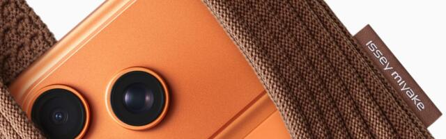 Apple's iPhone Pocket Looks Like a Sock, but Costs $230