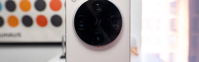 This upcoming Ultra flagship was spotted with an insane 300mm telephoto lens extender