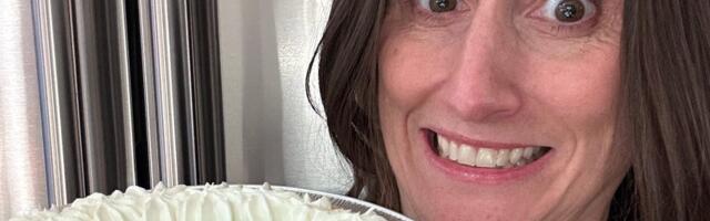 I tried Taco Bell's Mountain Dew Baja Blast pie. I can see — and taste — who the fast food restaurant is targeting.