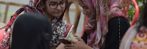 Google, Facebook and Twitter threaten to leave Pakistan over censorship law