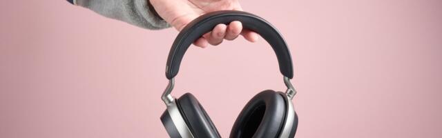 Sennheiser just revealed new wireless headphones that bundle a special transmitter for 'true audiophile sound' on the go