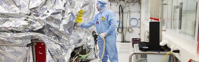 Dutch government retakes export control over ASML's fab tools