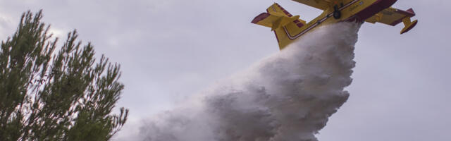 How Many Gallons Of Water Does A Firefighting Plane Hold?