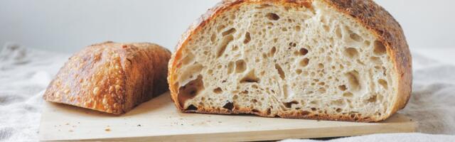 I make my own sourdough bread to save money on groceries. Here are 5 things I wish I'd known before starting.