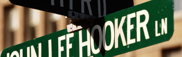 What's The Difference Between Green And Blue Street Signs?