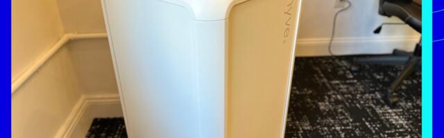 The Hyve Parcel Safe Prevents Porch Pirates By Screaming at Them