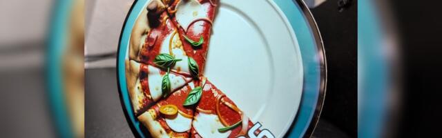 This Raspberry Pi AI pizza clock tells the time one slice at a time