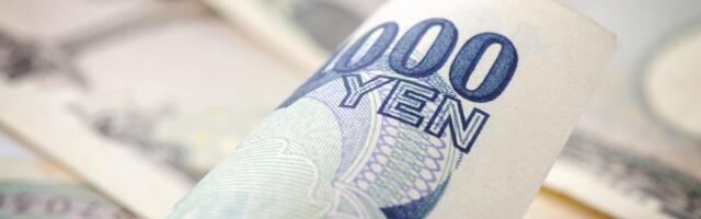 Bitcoin Pops Above $88K Amid Yen Strength; ETH, ADA, XRP See Declines