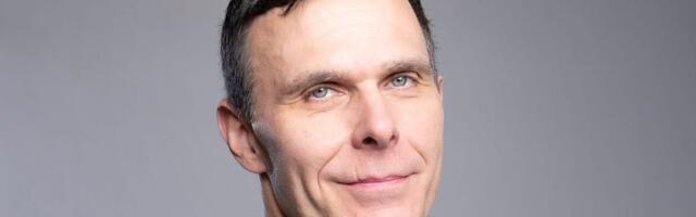 A longevity researcher shares his 4 habits for healthy aging, including outdoor stair-climbing and socializing more