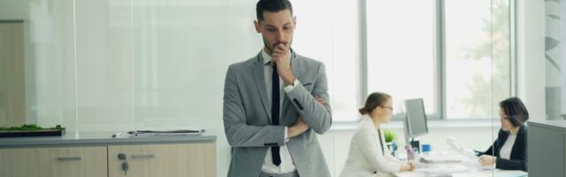 Psychology says people who grew up poor and became successful often can’t fully enjoy it — not because they’re ungrateful, but because some part of them never stopped waiting for it to disappear