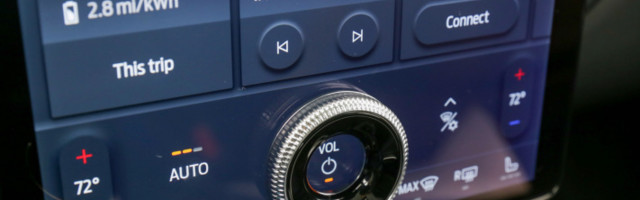 I’m obsessed with the Ford Mustang Mach-E physical touchscreen volume knob