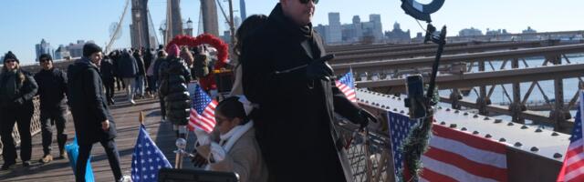 New NYC rule bans souvenir sellers from Brooklyn Bridge