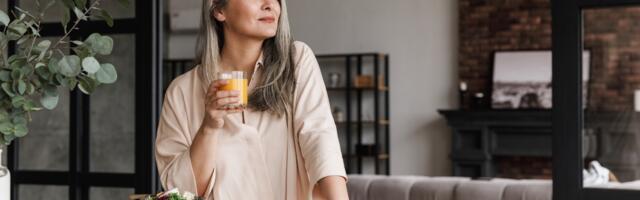 People who navigate their 40s and 50s alone often worry they’re falling behind emotionally — research suggests the opposite: years of sitting with your own discomfort, without someone to hand it to, tend to produce a self-awareness most coupled people never have to develop