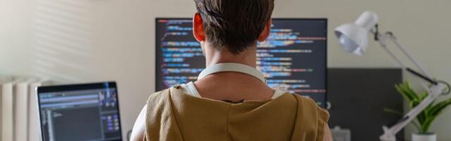 A millennial making $746,000 by working 5 remote jobs says tech layoffs have made him feel guilty about overemployment