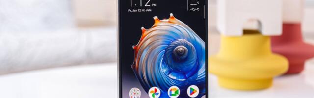 Samsung Galaxy Z Fold6 will have a wider cover screen, squared off corners