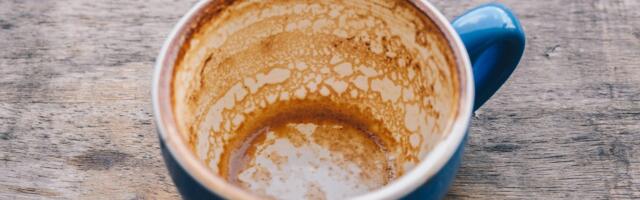 How to Remove Coffee Stains From Mugs and Why They Happen in the First Place