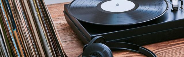 Where to Shop for Vinyl Records Online (2026): Discogs, Bandcamp, Ebay