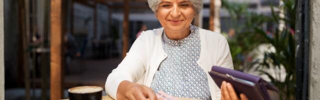 Boomers vs. everyone else: Who’s actually tipping this holiday season?