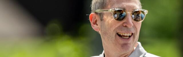 Amazonâs Cloud Lifts Amazonâs Cloud Lifts