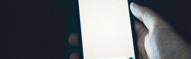 WhatsApp is working on support for threaded message replies
