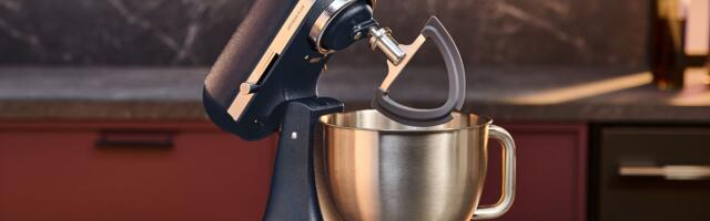 KitchenAid's new premium stand mixer has one brilliant feature I didn't realize I needed in my baking