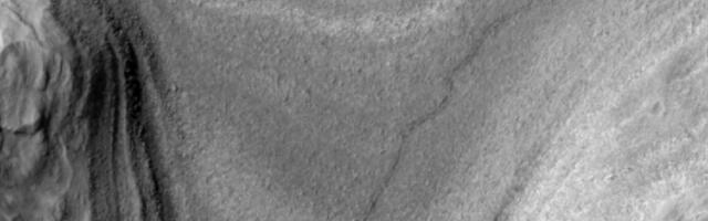 This Haunting Image Is the First Orbital View of Curiosity Moving Across Mars
