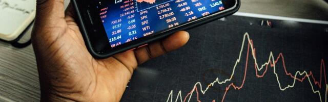 Achieving Synergy: Balancing Fundamental and Technical Analysis in Futures Trading