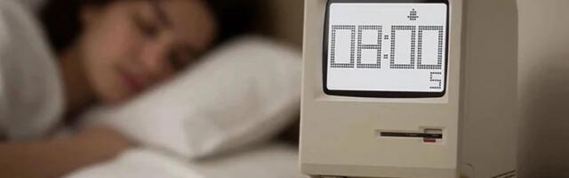 Tiny Mac look-a-like alarm clock transformed to run real Mac software
