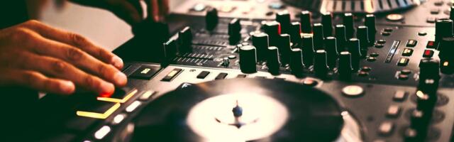 I Tried Using These 2 AI Tools to DJ My Parties. A Real Person Is Better