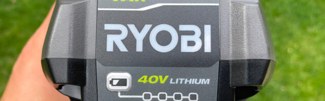 What It Means If The Two Middle Lights Are Flashing On Your Ryobi Battery