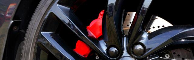 Why High-Performance Cars Use Drilled And Slotted Rotors