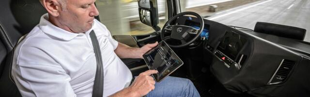 California governor vetoes bill requiring driverless trucks to have safety drivers